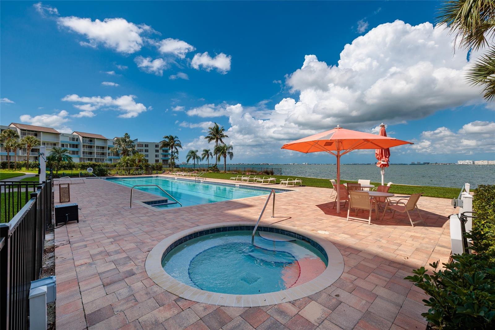 Jetted hot tub & 25-meter lap pool.