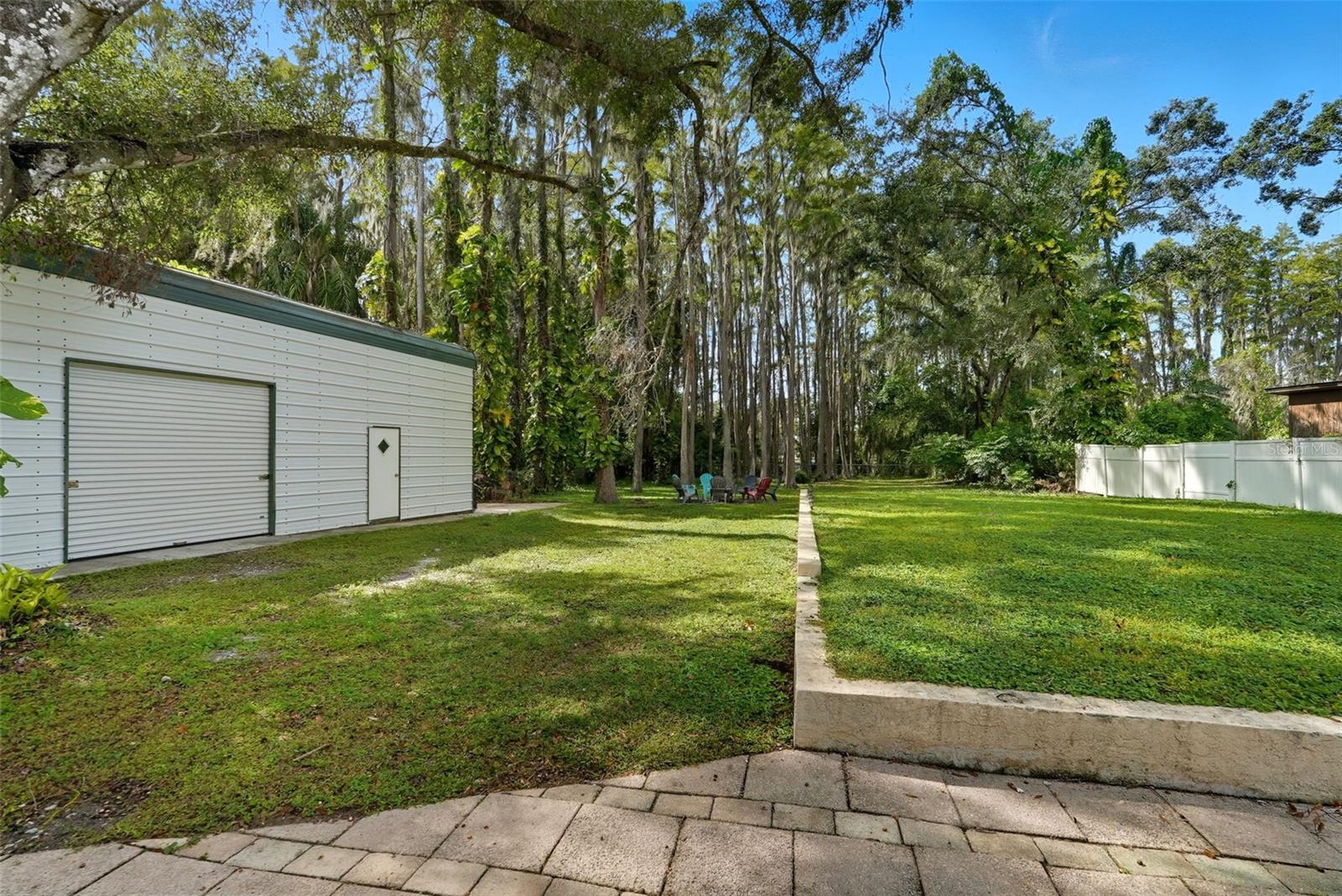 Detached Garage with w/bed & bath