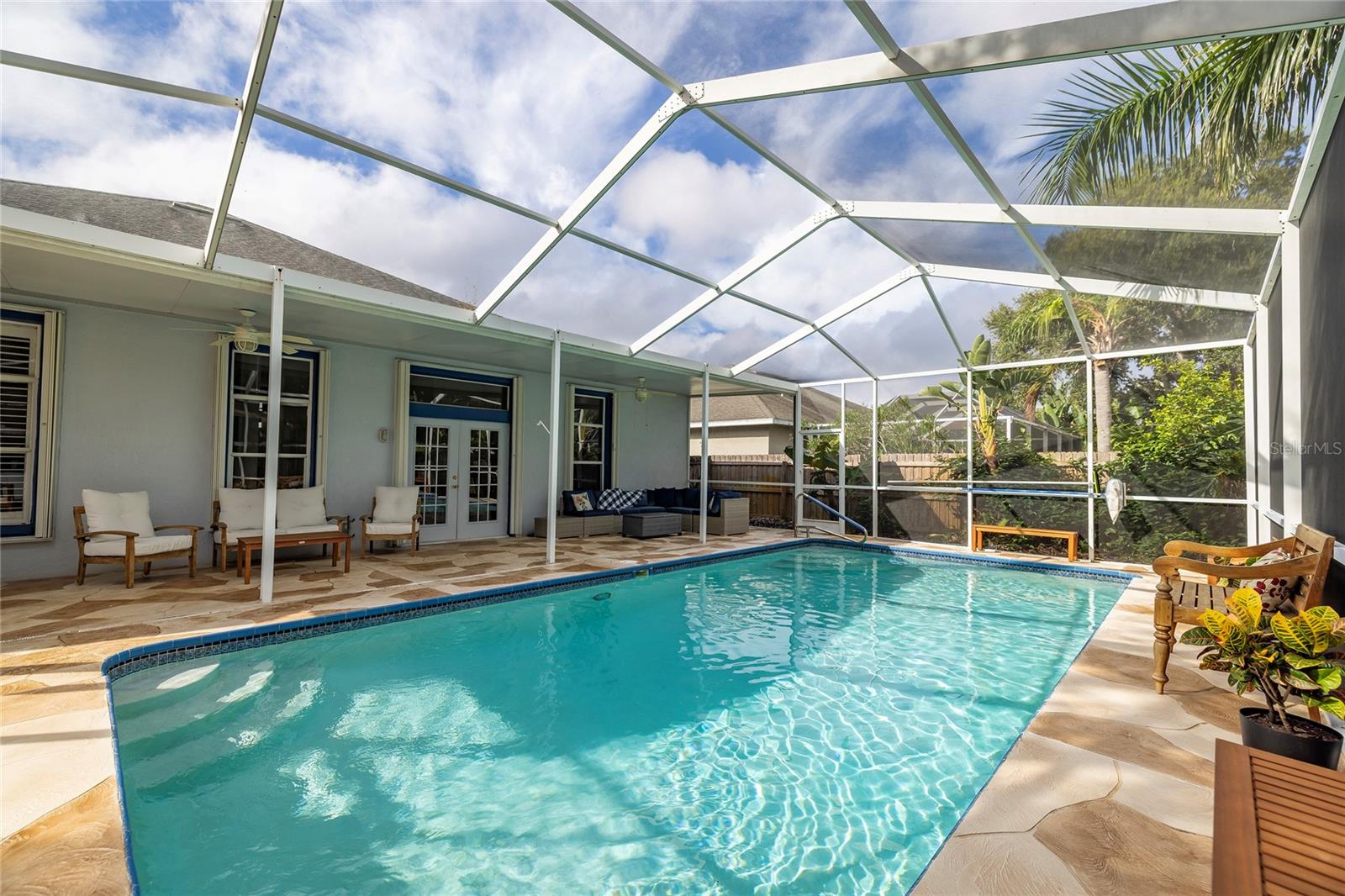 Beautiful Sparkling Pool!