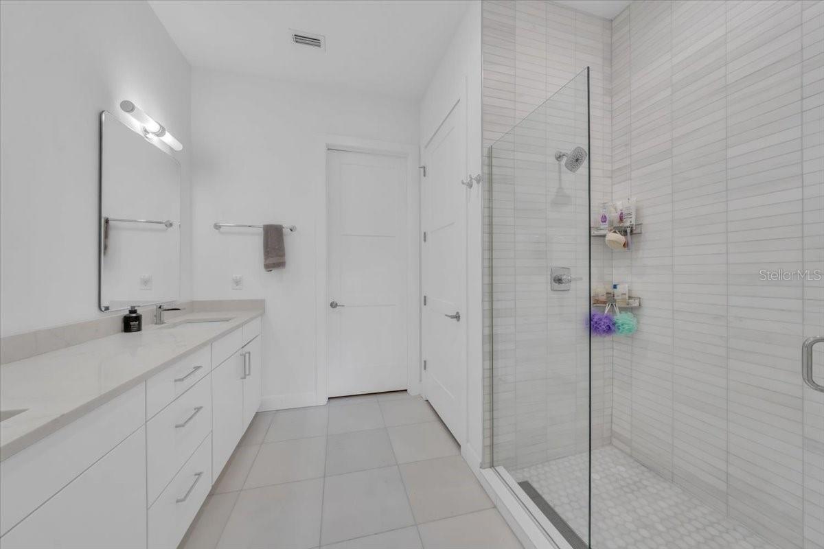Primary bath