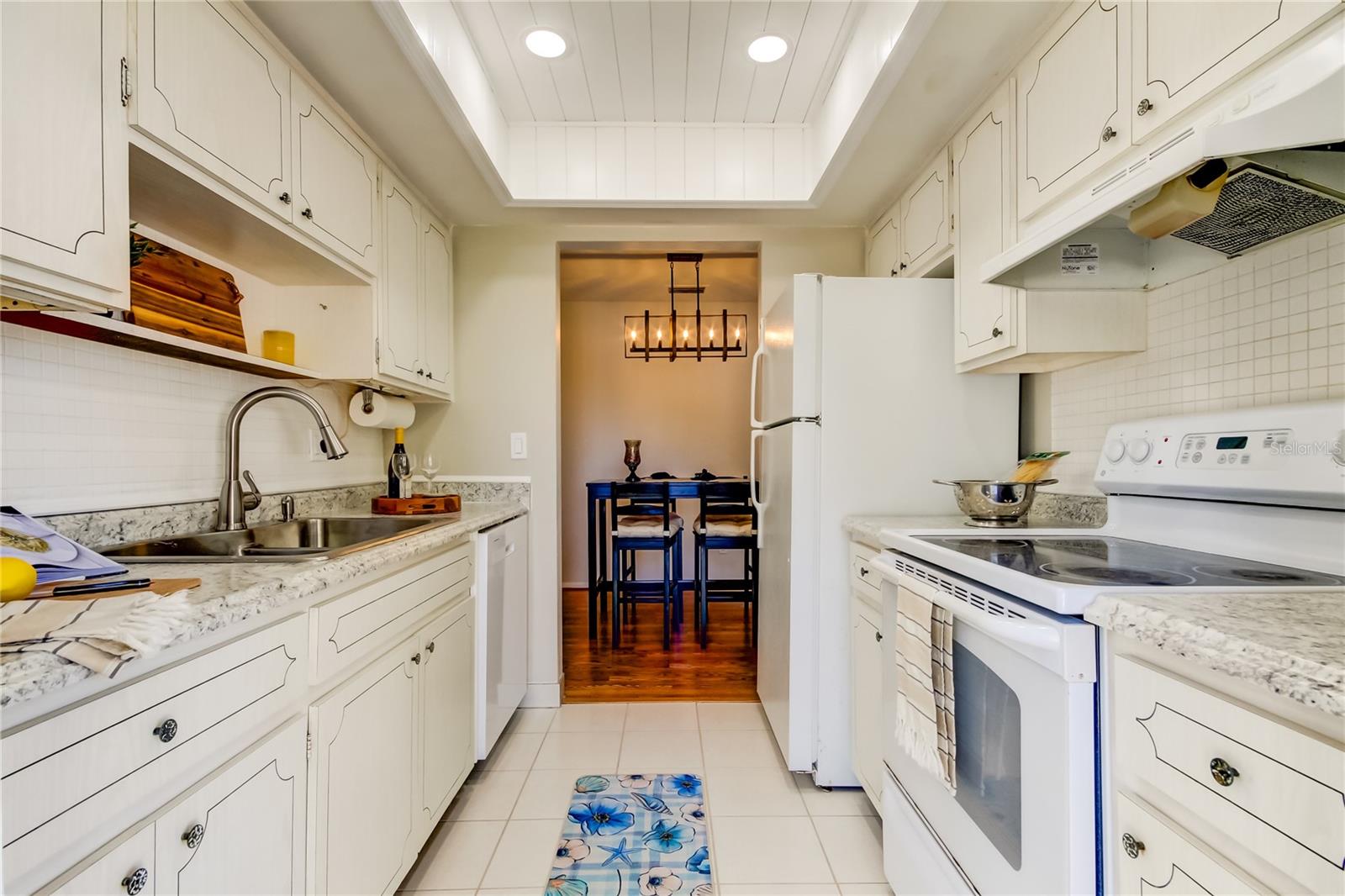 24. Galley Kitchen (9' x 9') is Perfect for this 2bd Home! It Has Everything You Need!