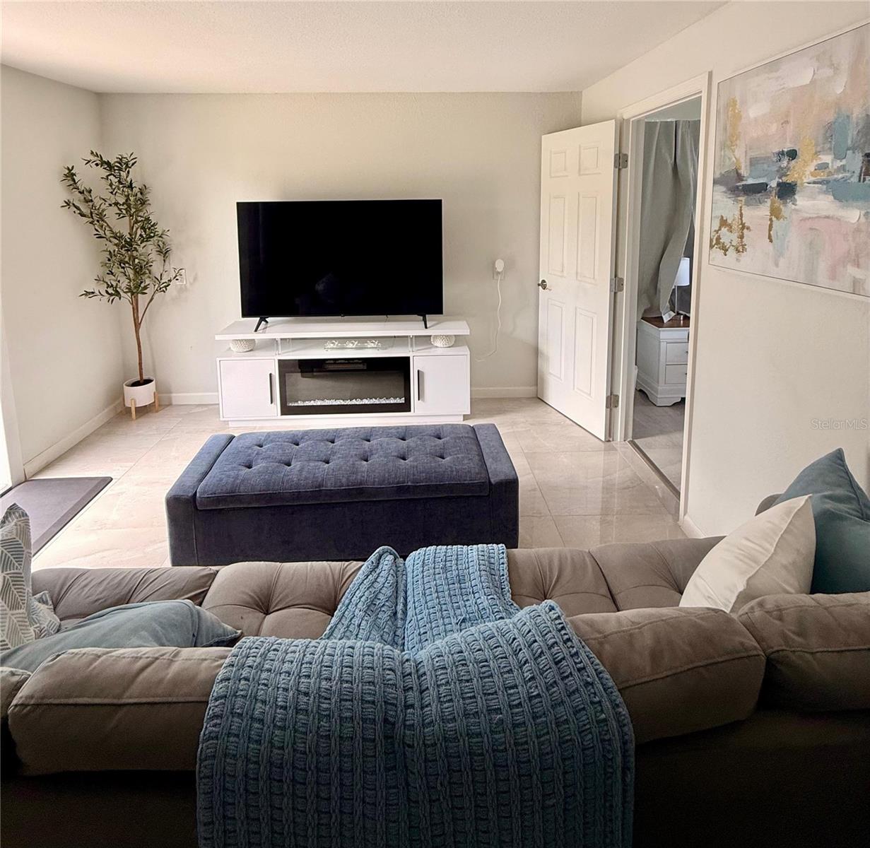 In-Law suite 1st floor living room