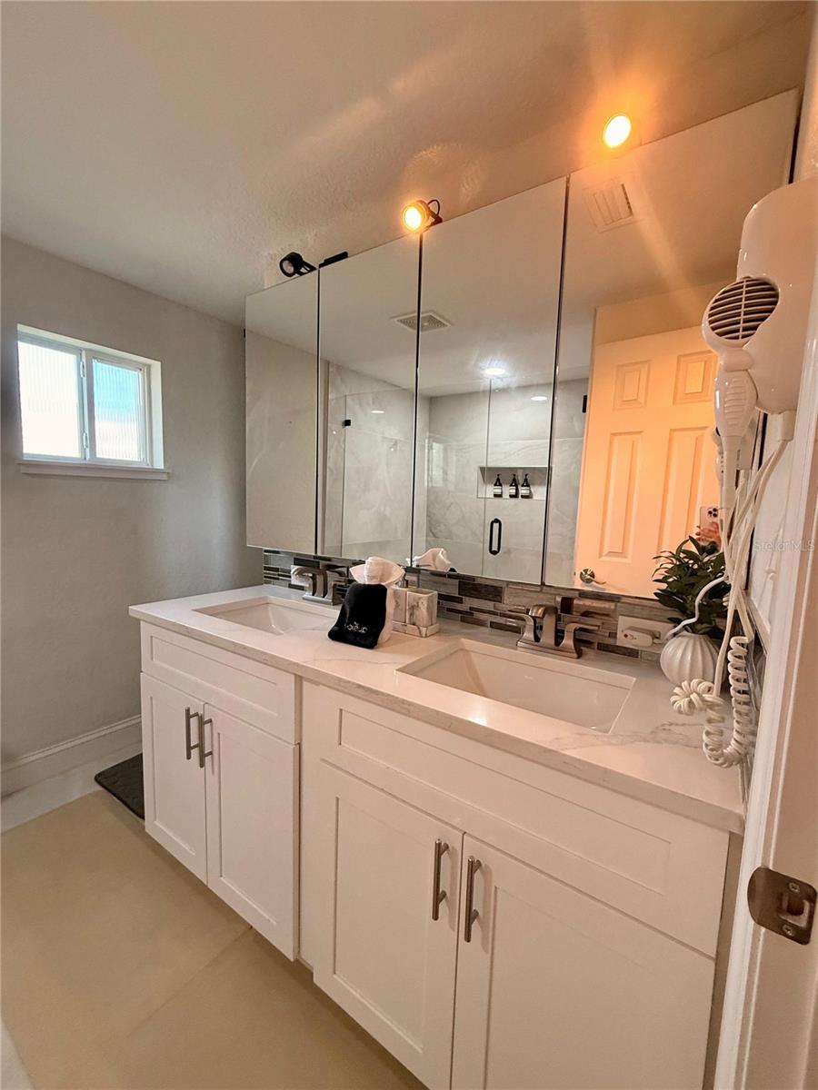 Second bathroom 2nd floor