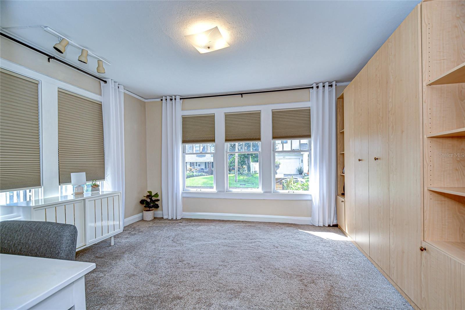 Murphy bed in Bedroom 2