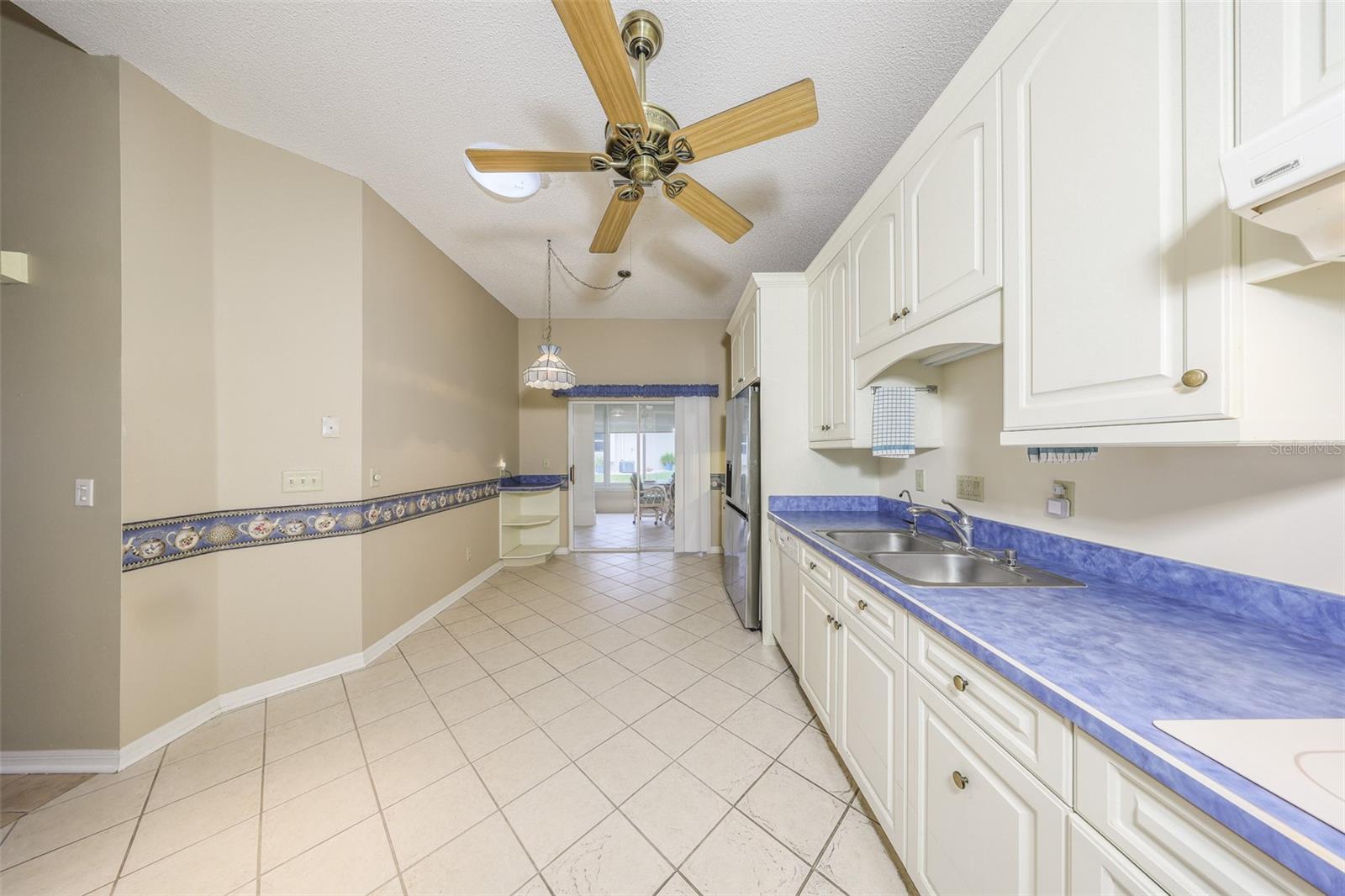 Kitchen looking toward the Lanai