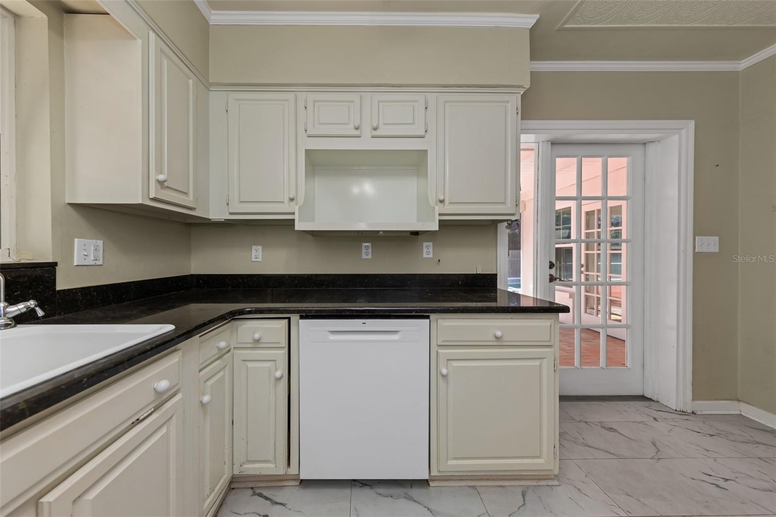 Kitchen - Right View
