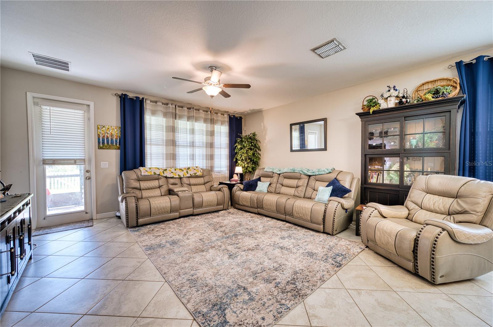 Kitchen/Dinette/Living Room Combo