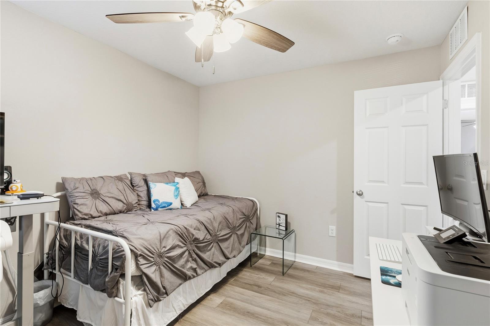 4th bedroom with ceiling fan