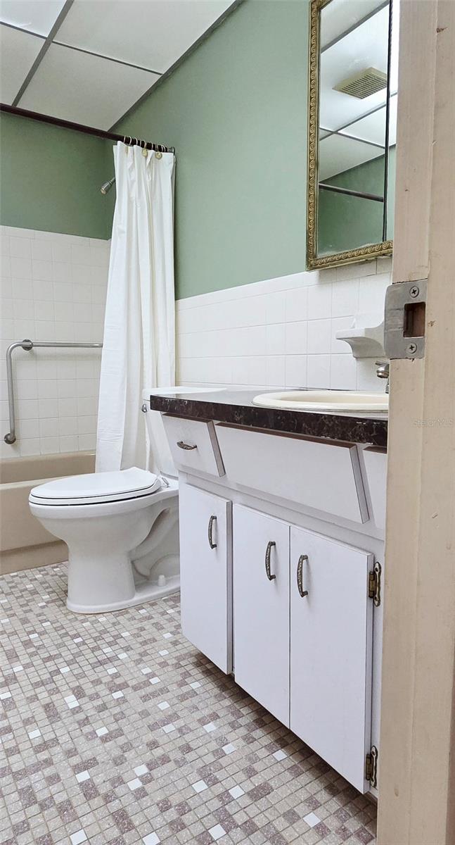 2nd Bathroom