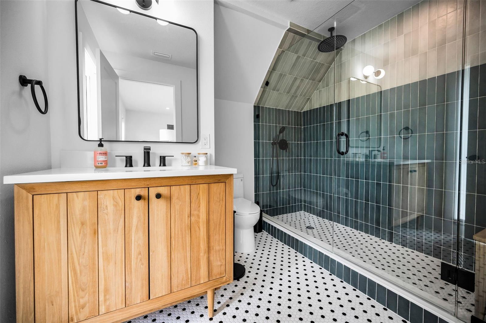 Bath 3 Next to Loft