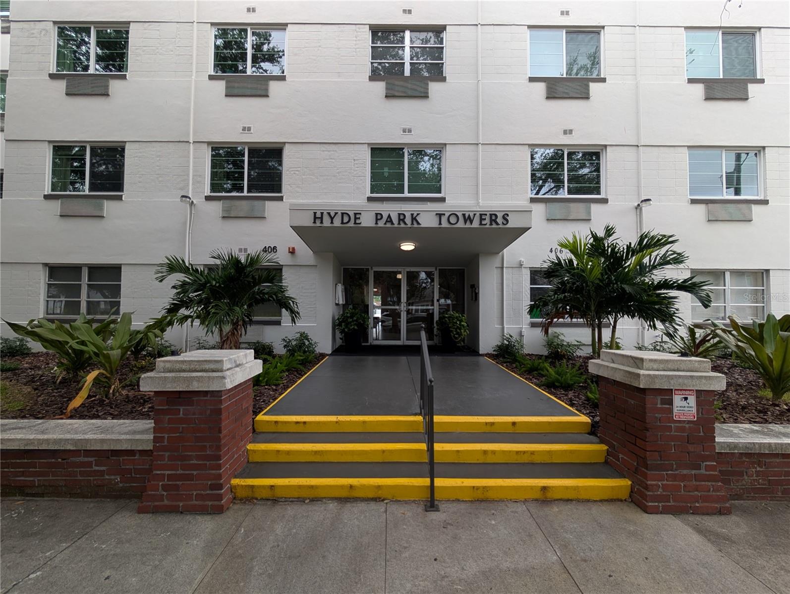 Building Main Entrance on Azeele