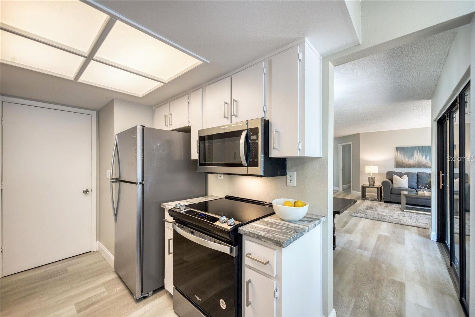 Efficient kitchen with landing zone on both sides of the range~