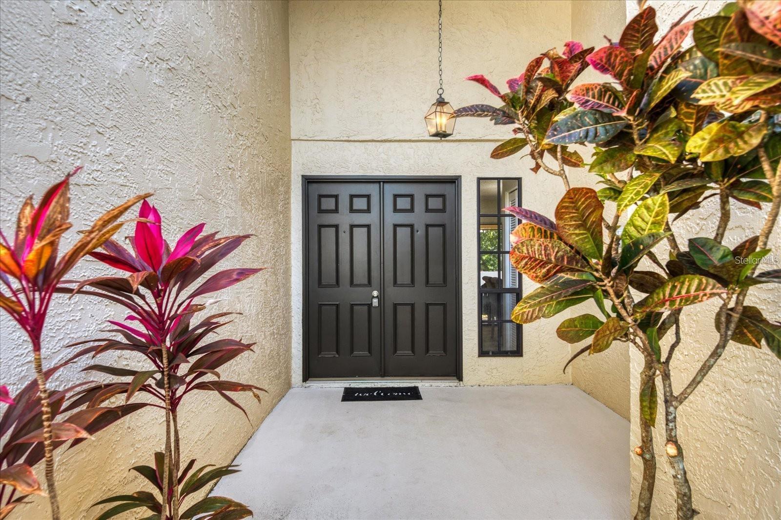 Gracious double doors & room for front porch chairs~