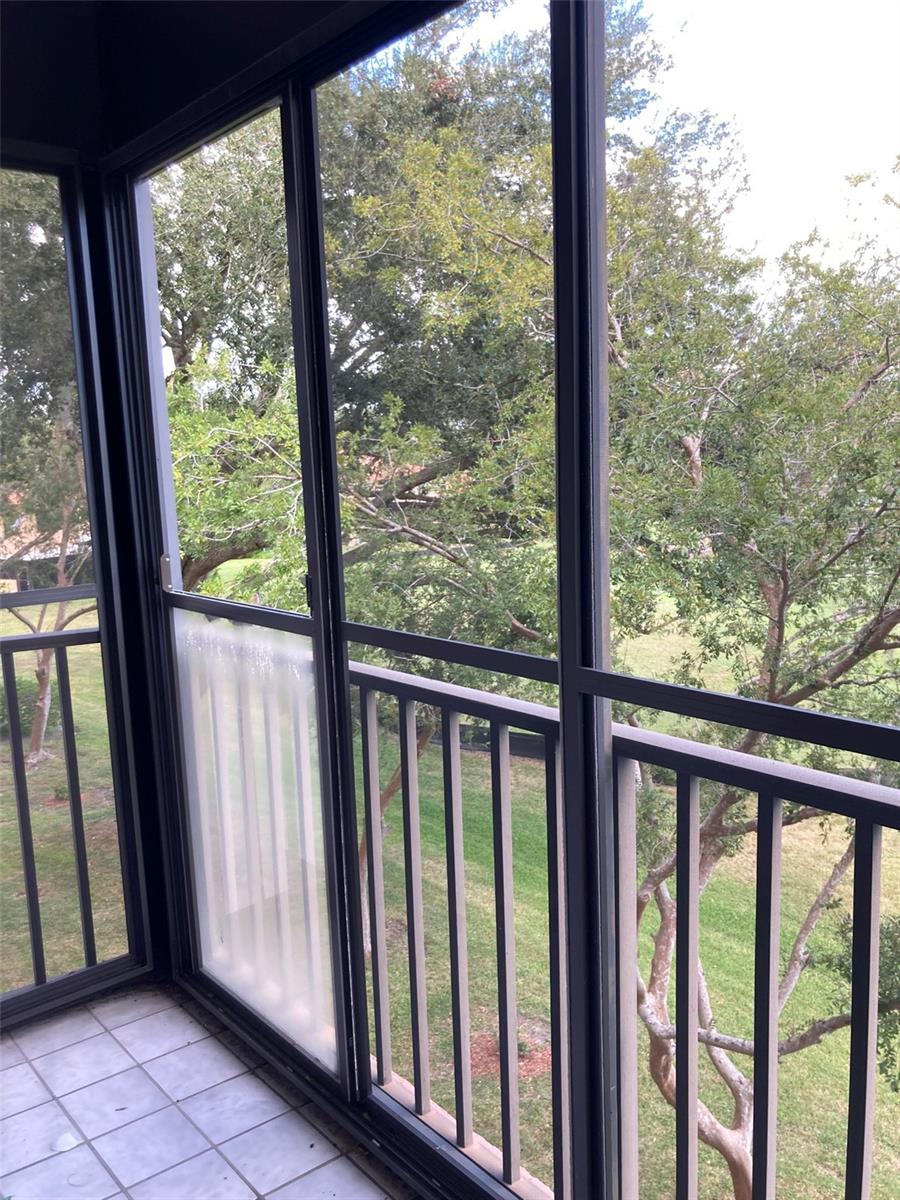 Screened balcony