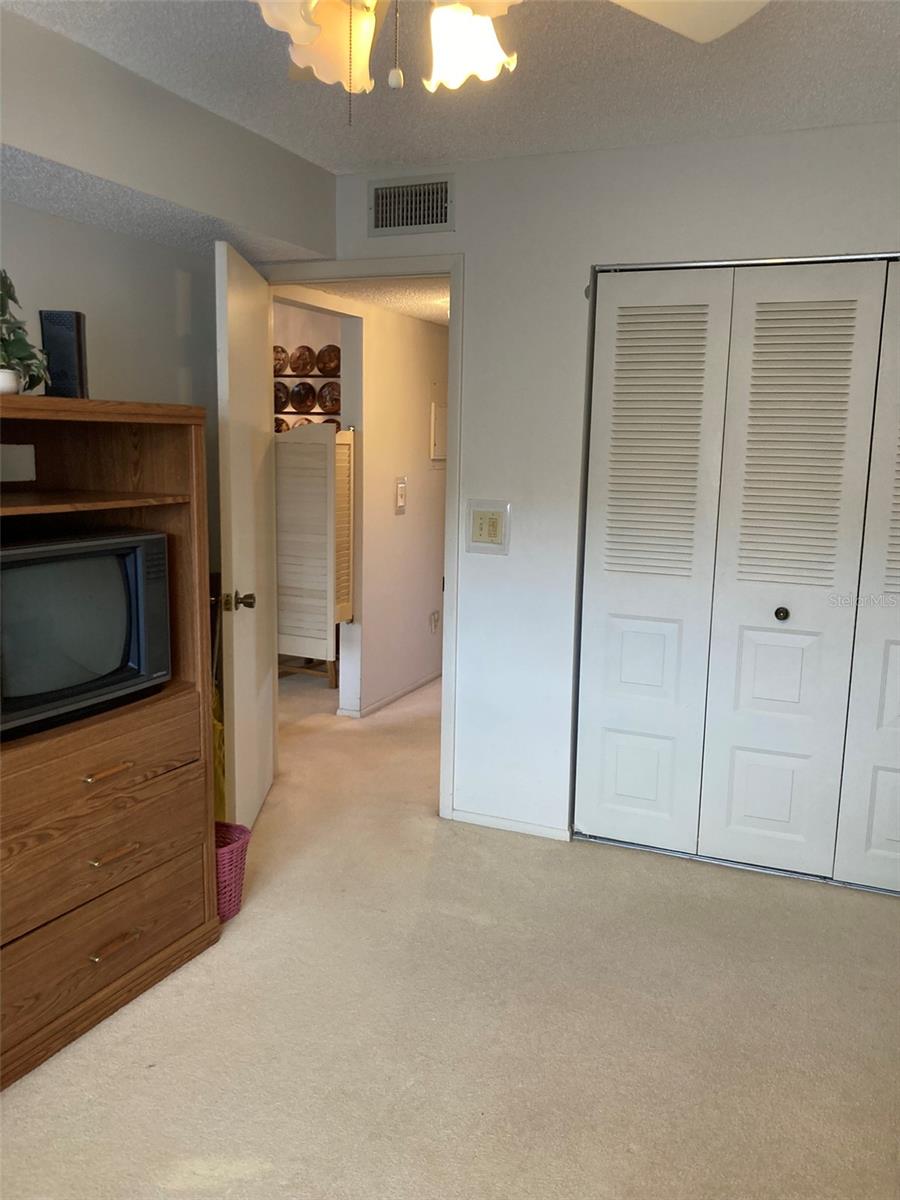 2nd bedroom