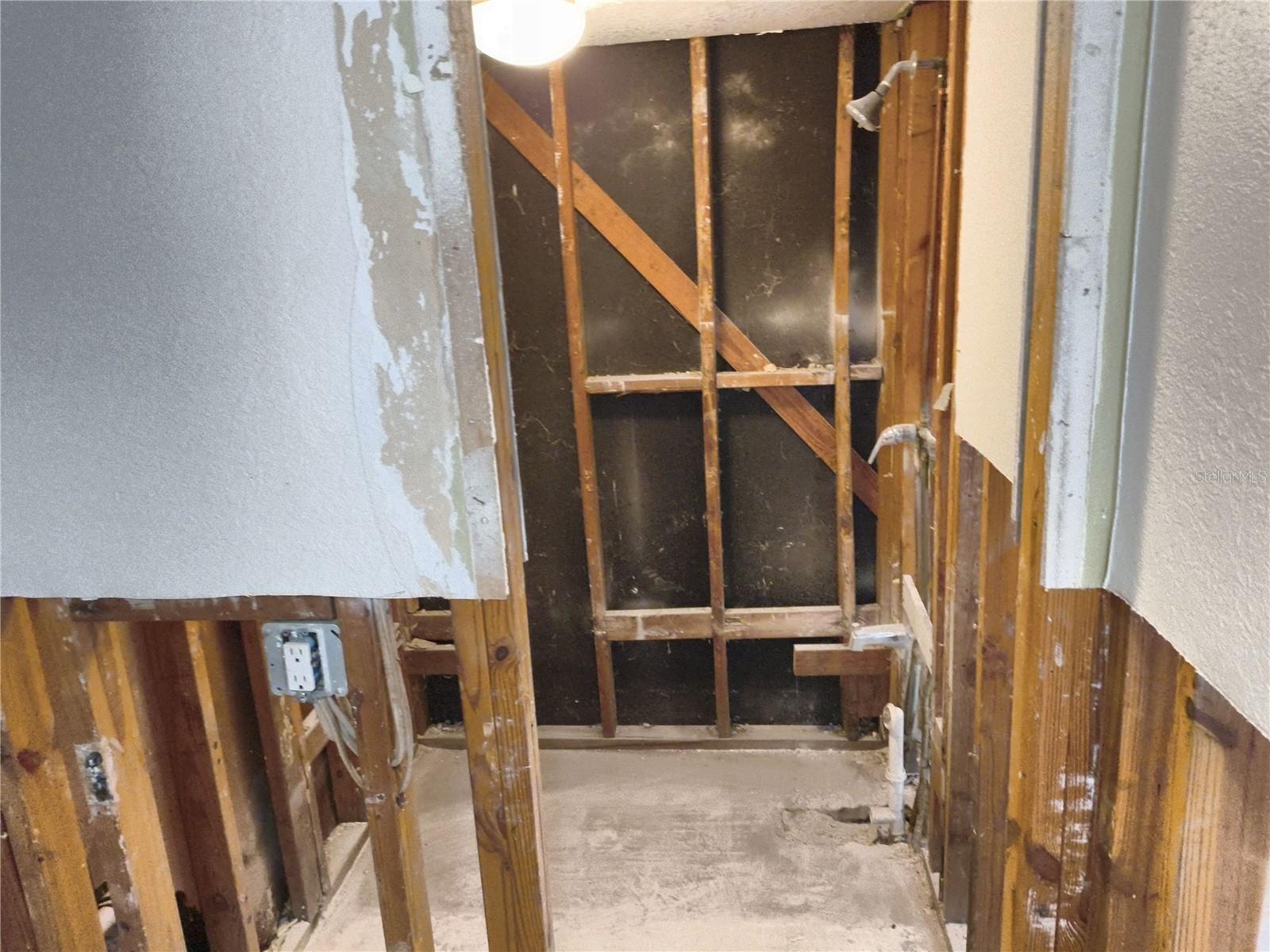 2nd bathroom with separate shower/toilet room
