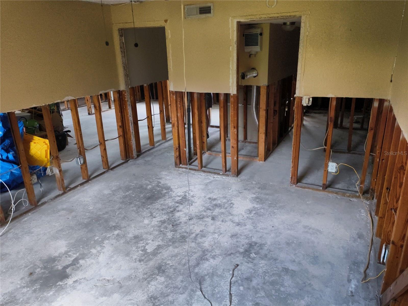 spacious primary bedroom