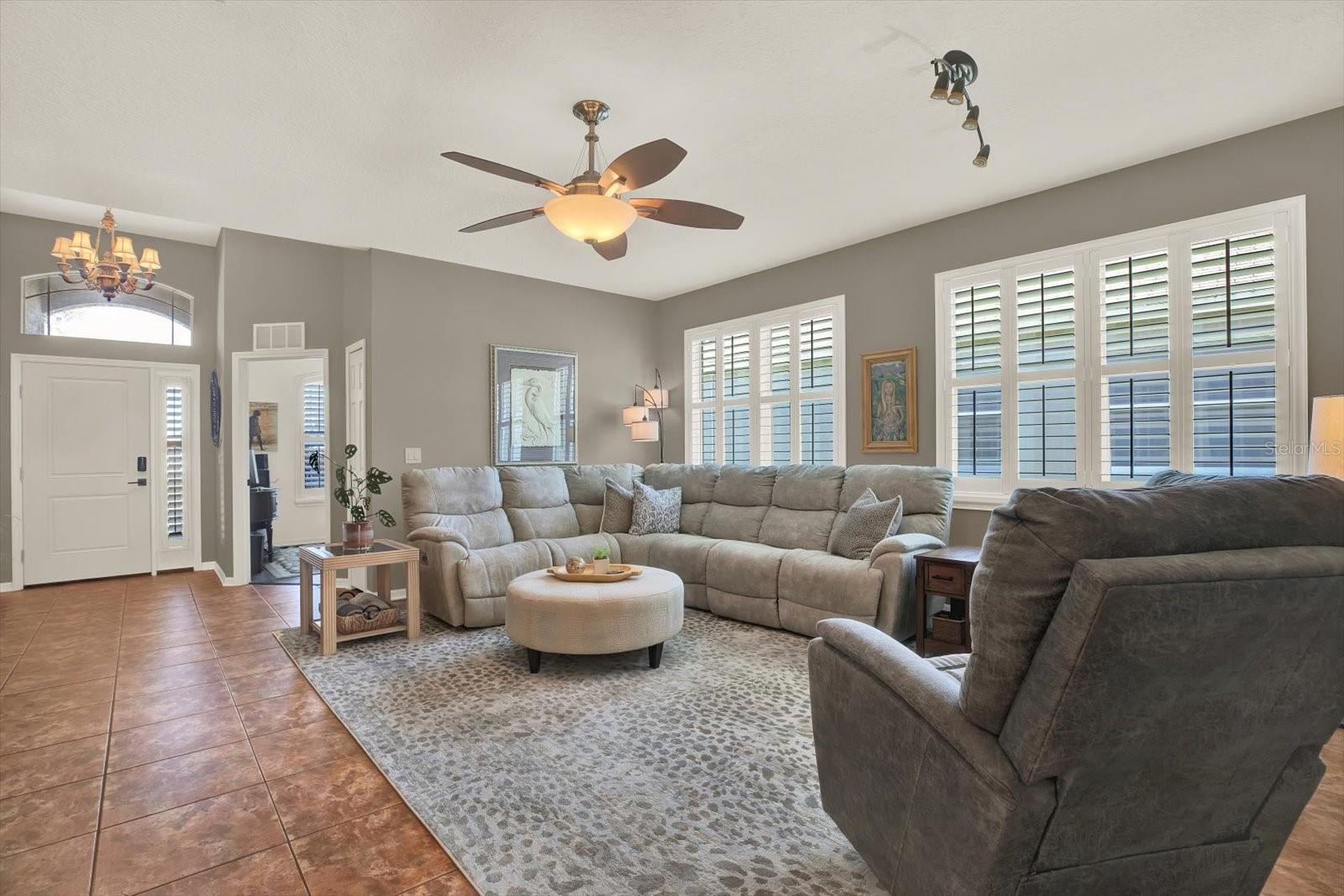 Spacious and sunlit living area with beautiful oak hardwood floors and an open flow that’s perfect for entertaining—plus a front bedroom that makes the ideal home office!