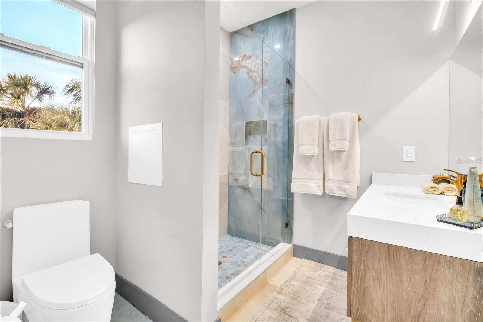 en suite bath of bedroom #2