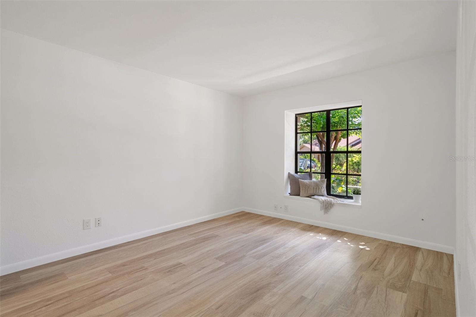 Primary Suite w/window seat