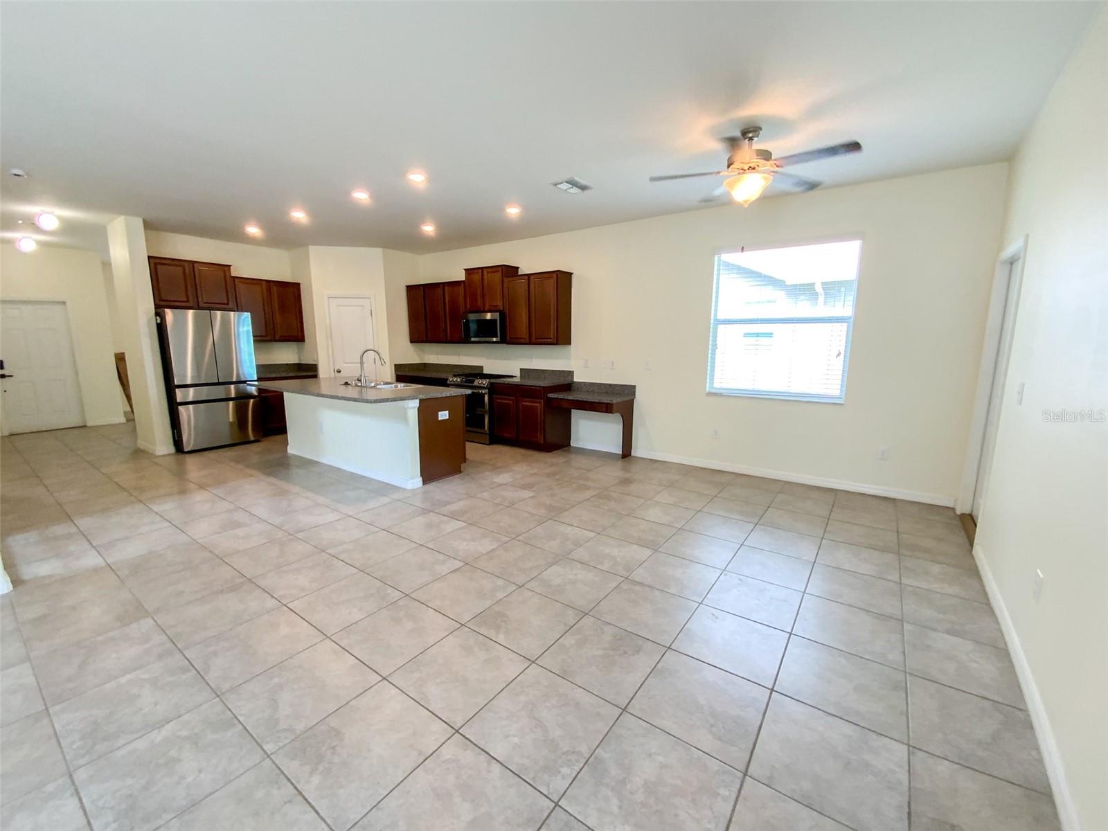Eat-in-Kitchen