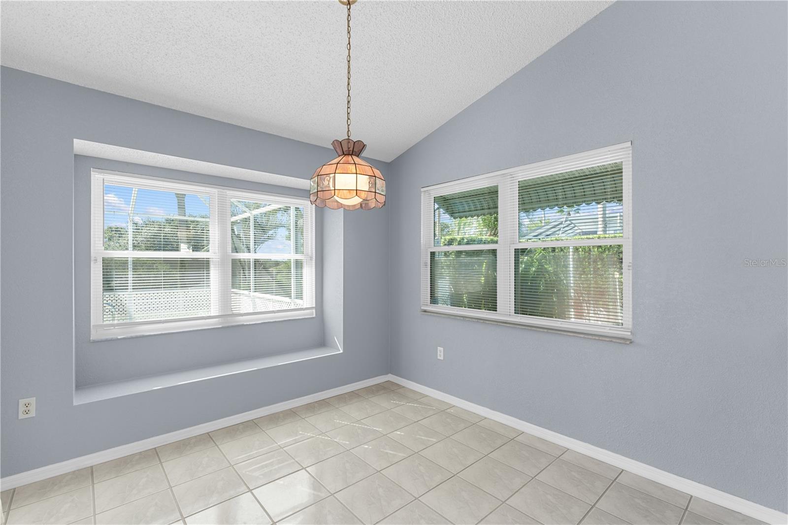 Breakfast/dining area