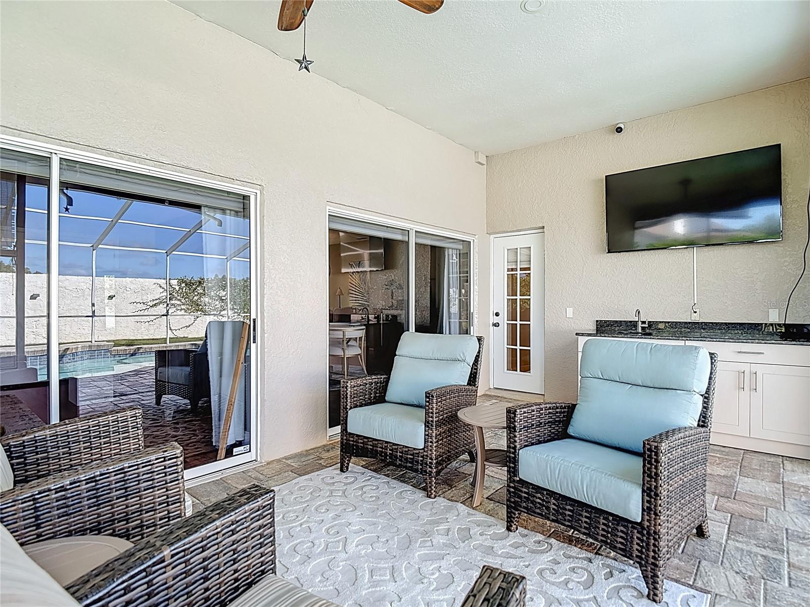 lanai area with kitchenette