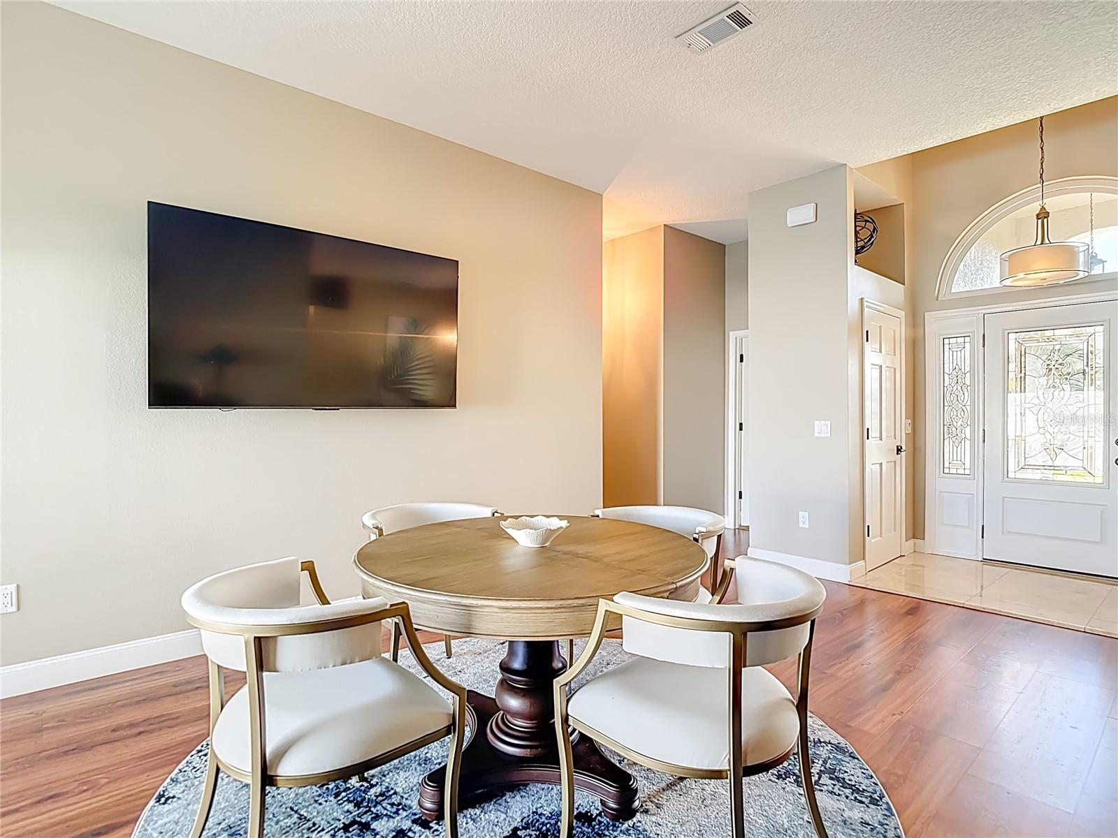 Formal living/dining