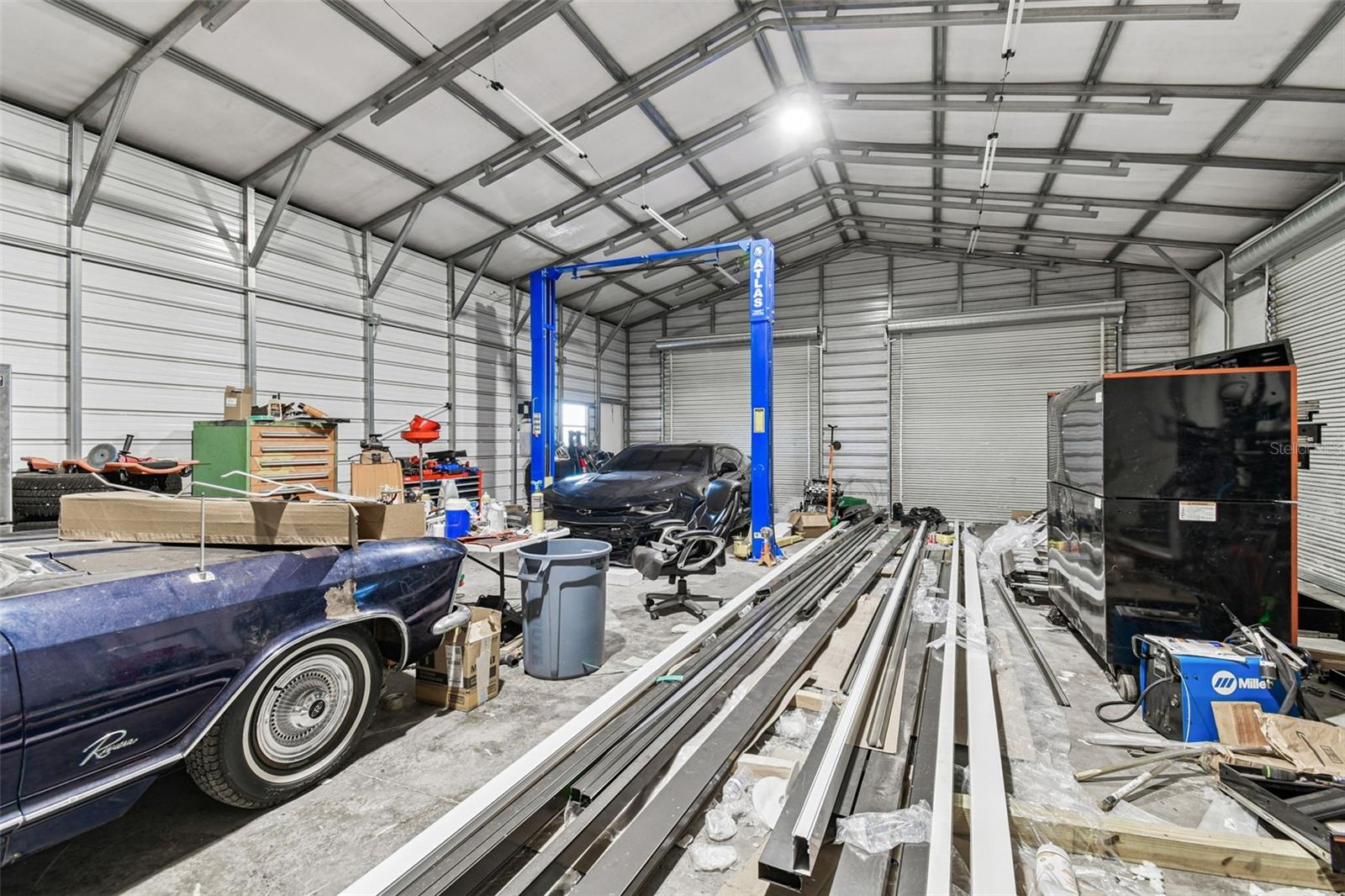 Workshop with 4 bays