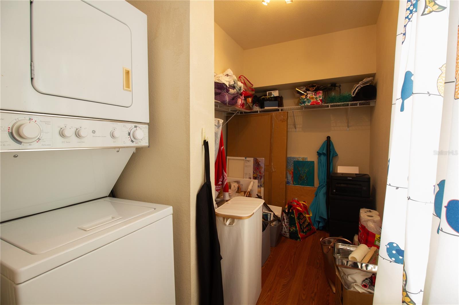 MASTER WALKIN CLOSET