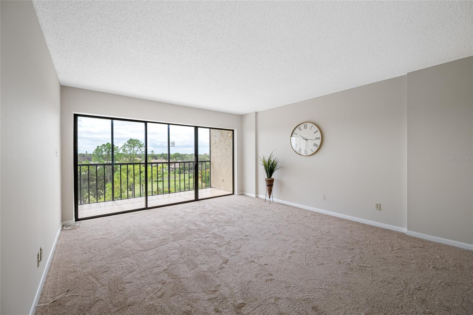 Living aea with direct access to lanai overlooking golf course