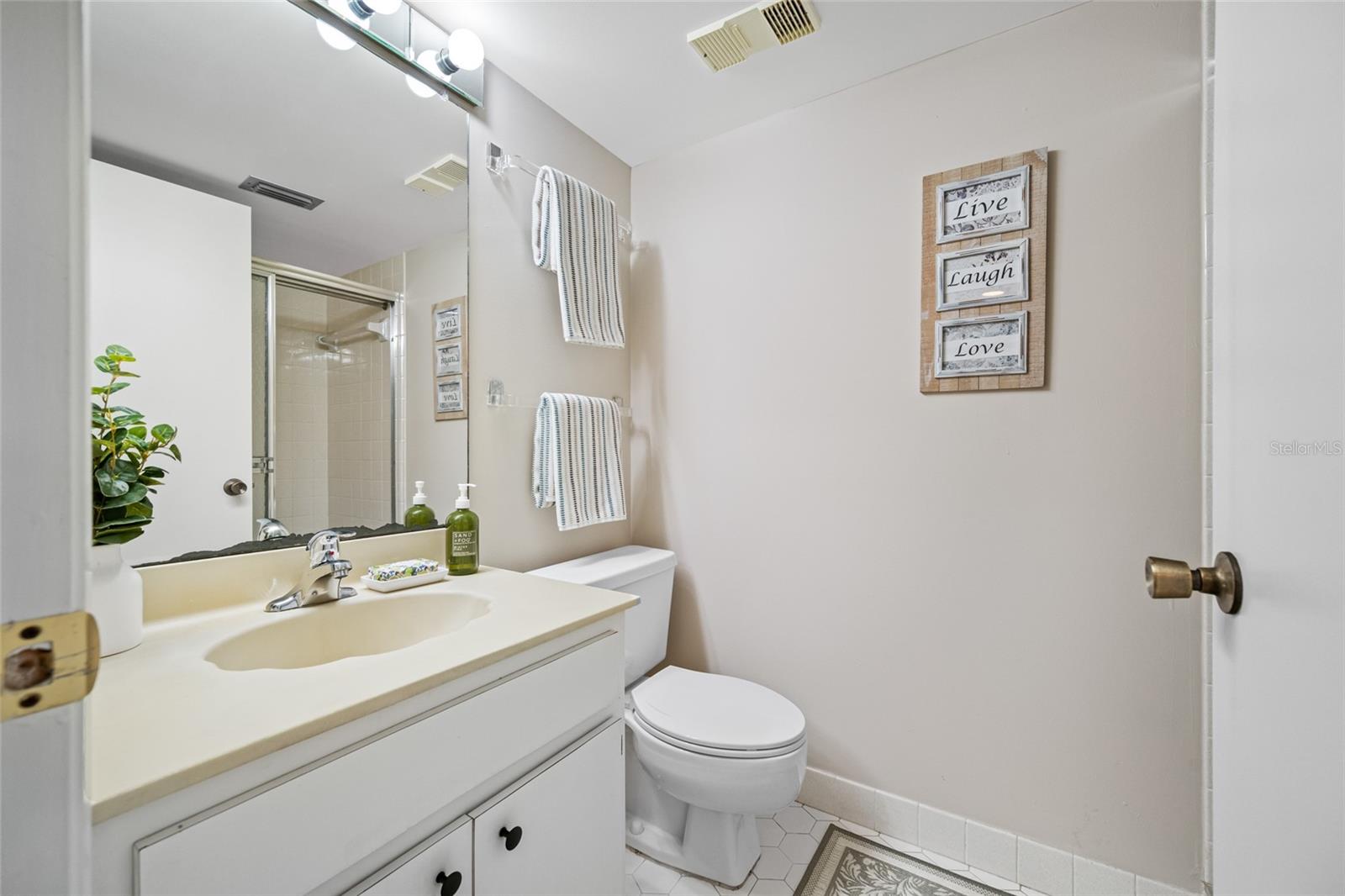 2nd Bathroom