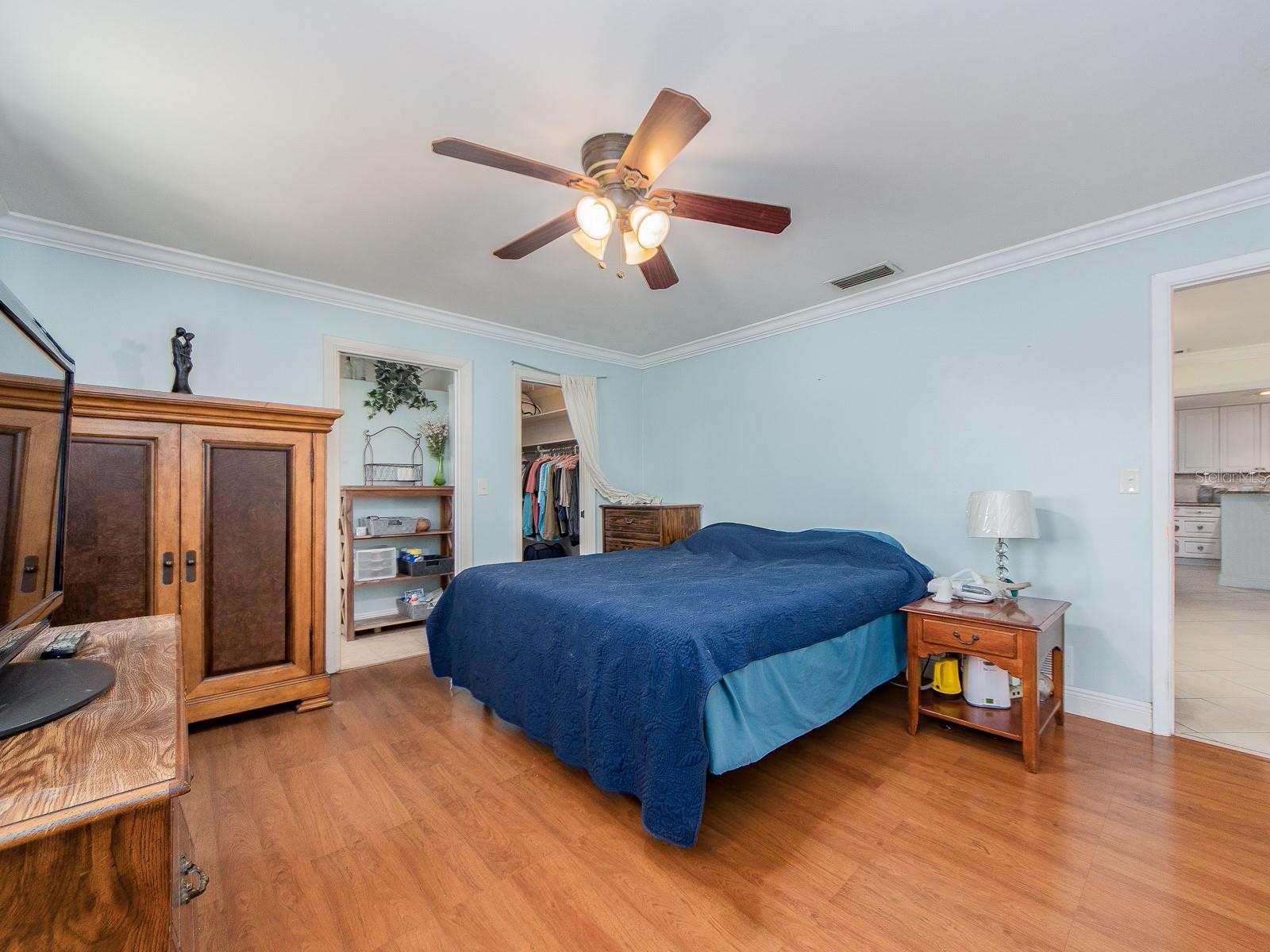 LARGE MASTER SUITE