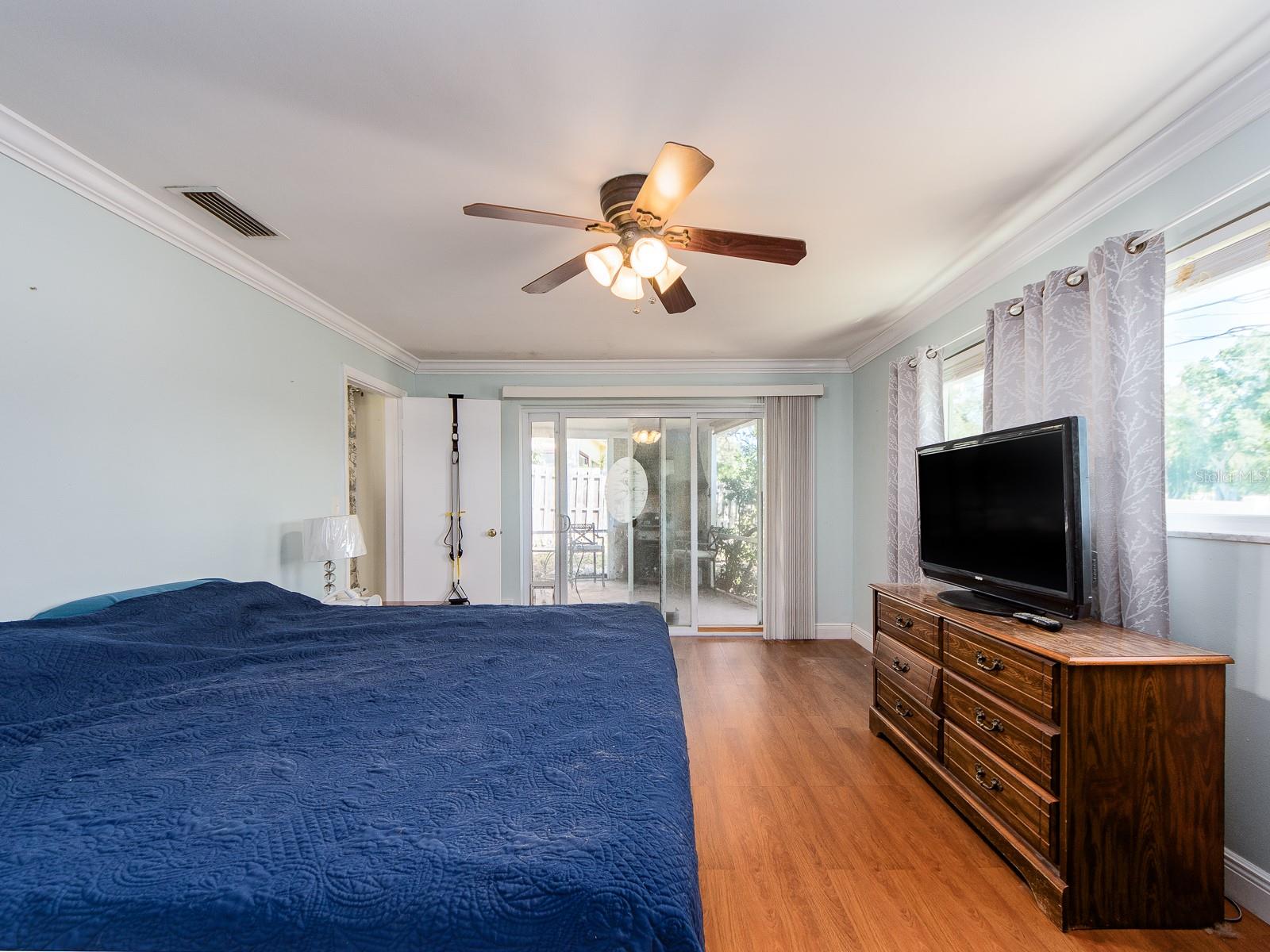 MASTER SUITE WITH SLIDER TO SCREENED PORCH