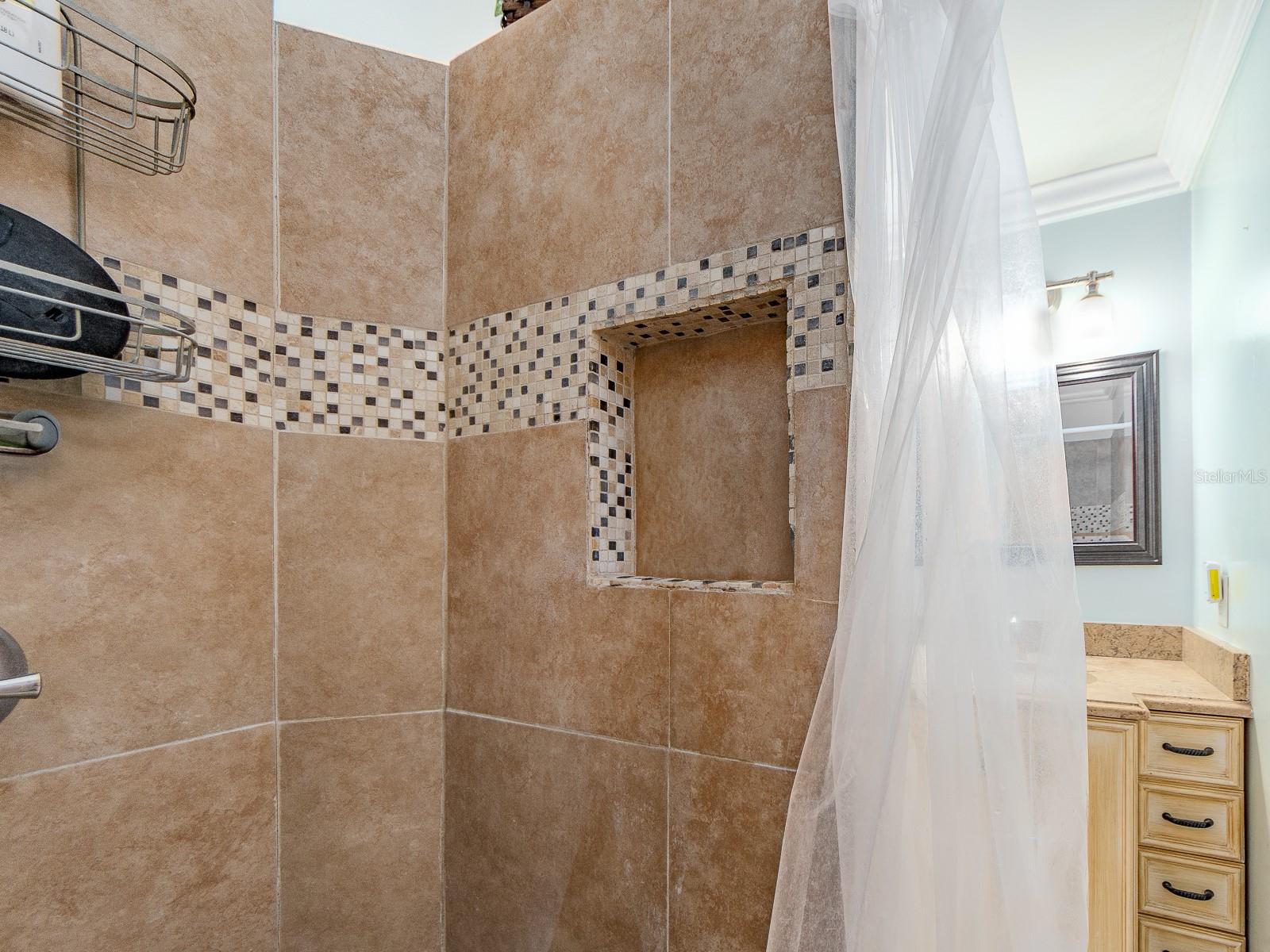 MASTER WALK IN SHOWER