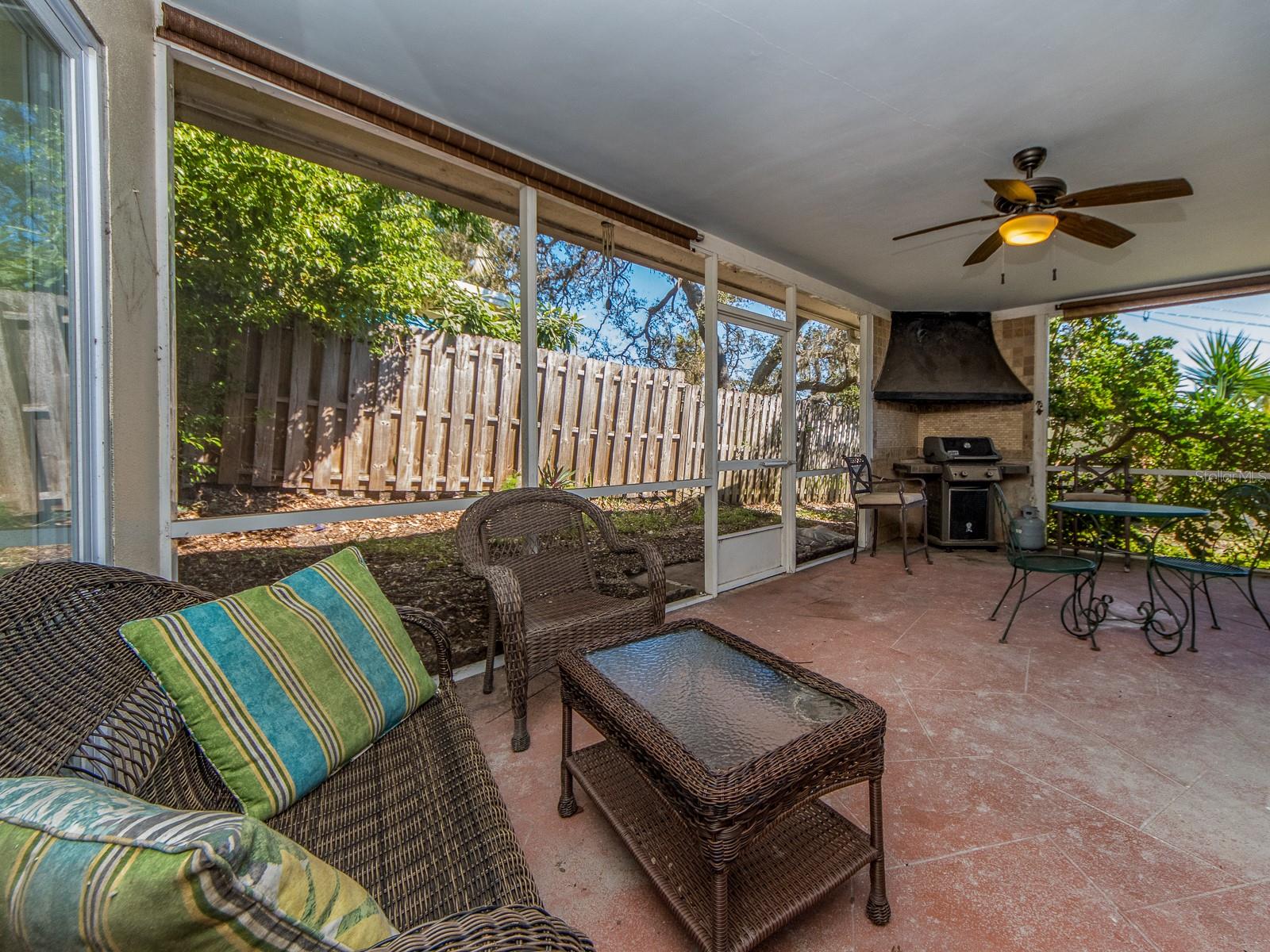 BREEZY SCREENED PORCH