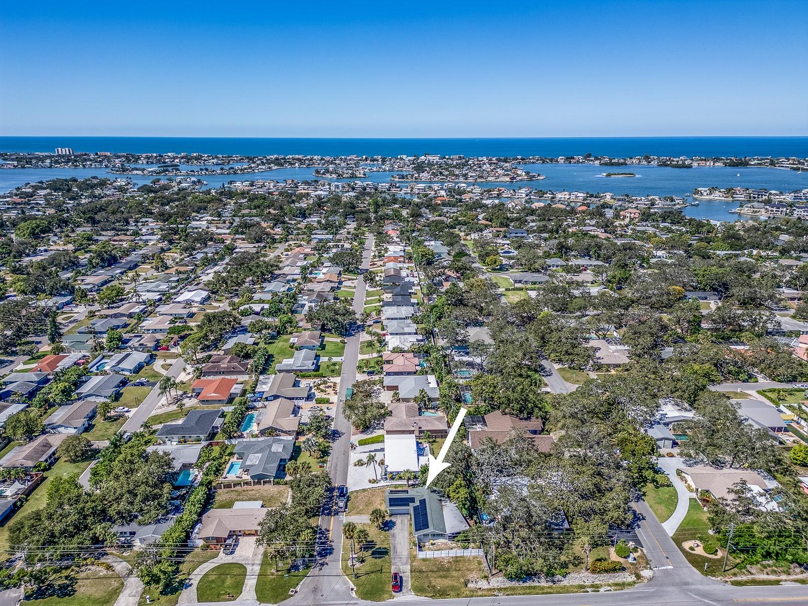THE BEAUTIFUL HARBOR HILLS NEIGHBORHOOD!