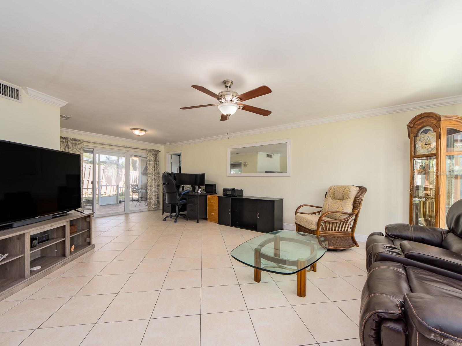 LARGE LIVING ROOM WITH SLIDERS TO SCREENED PORCH