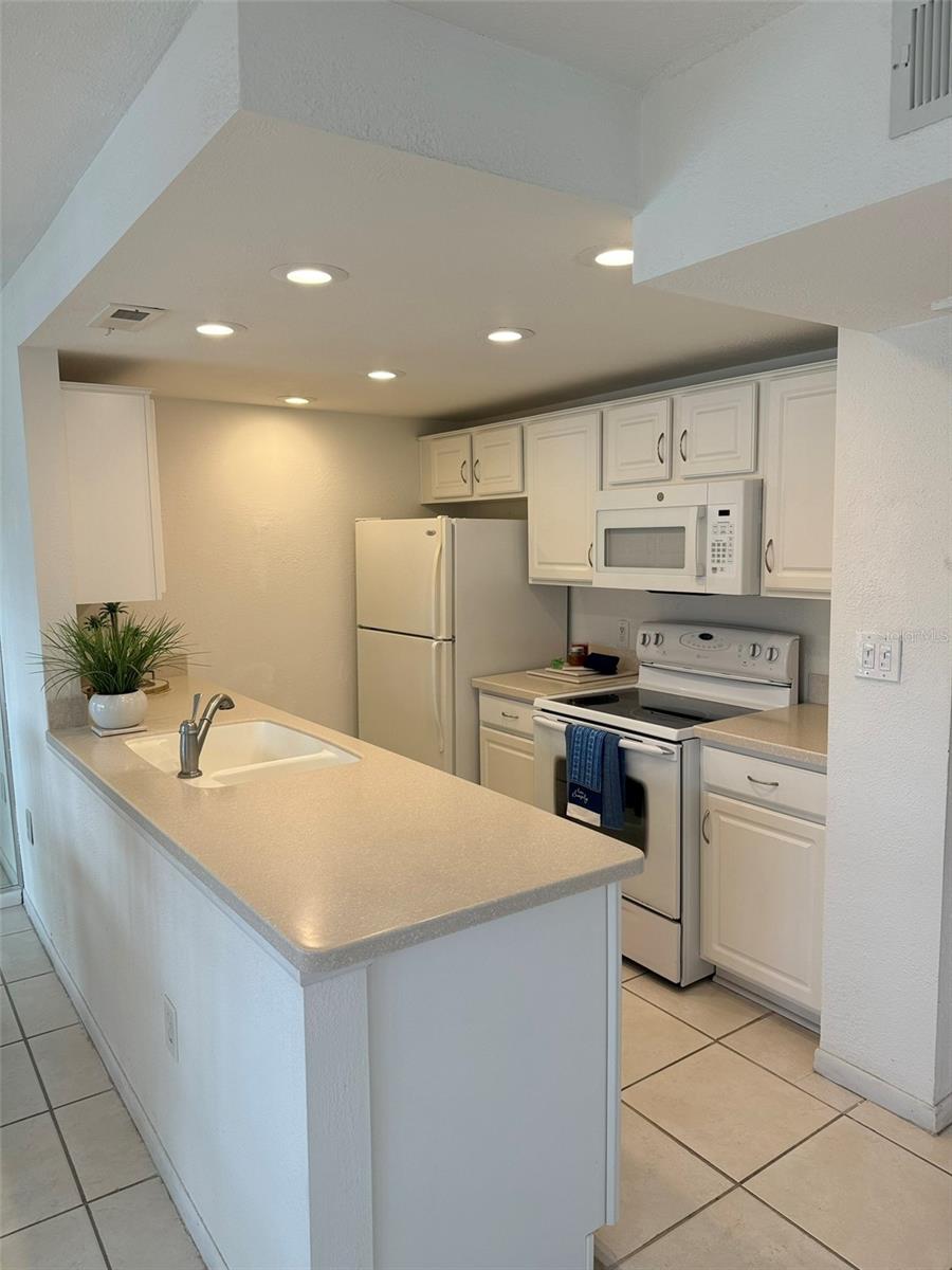 Modern Recessed Lighting in Kitchen