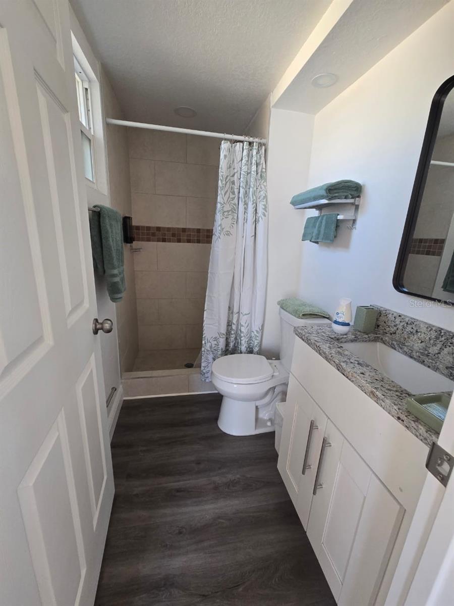 EFFICIENT 1 BATHROOM