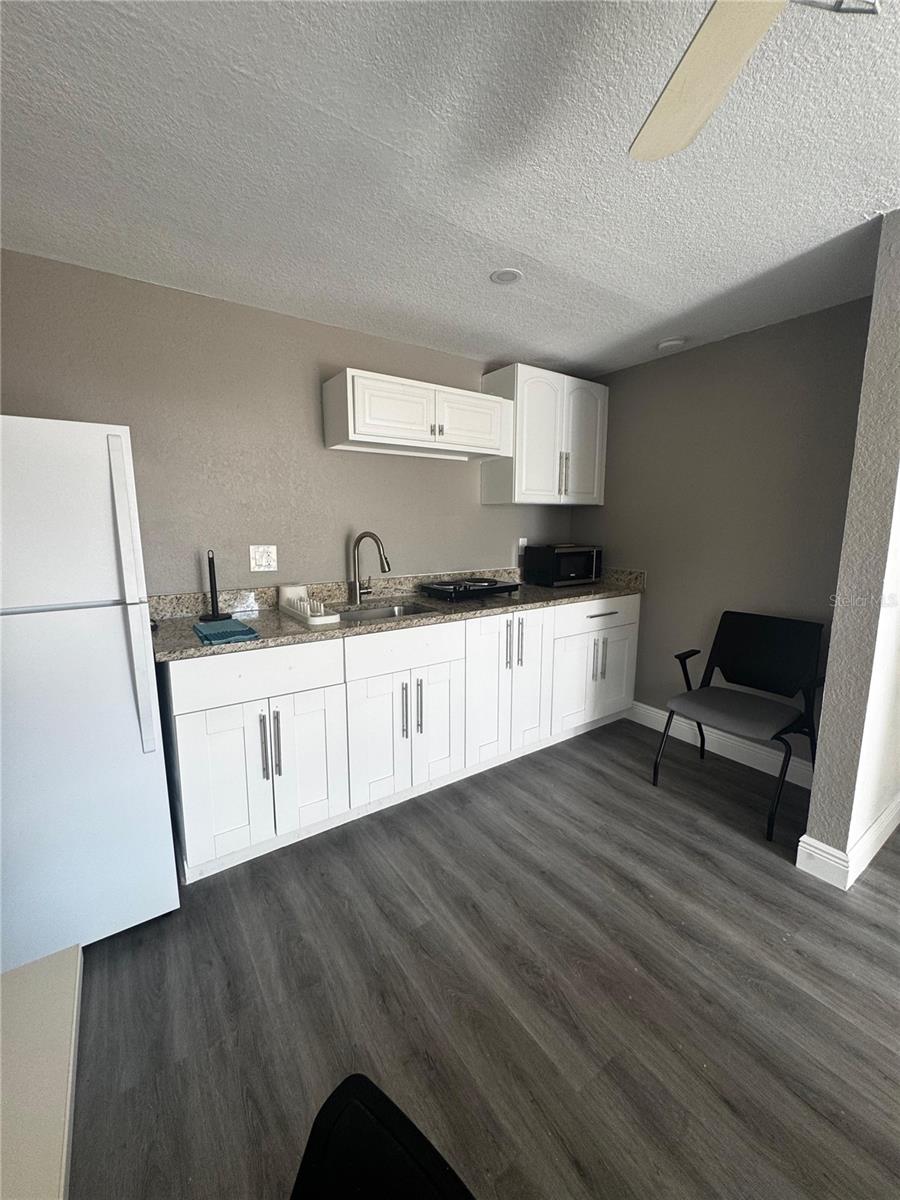 EFICIENT 2   KITCHEN