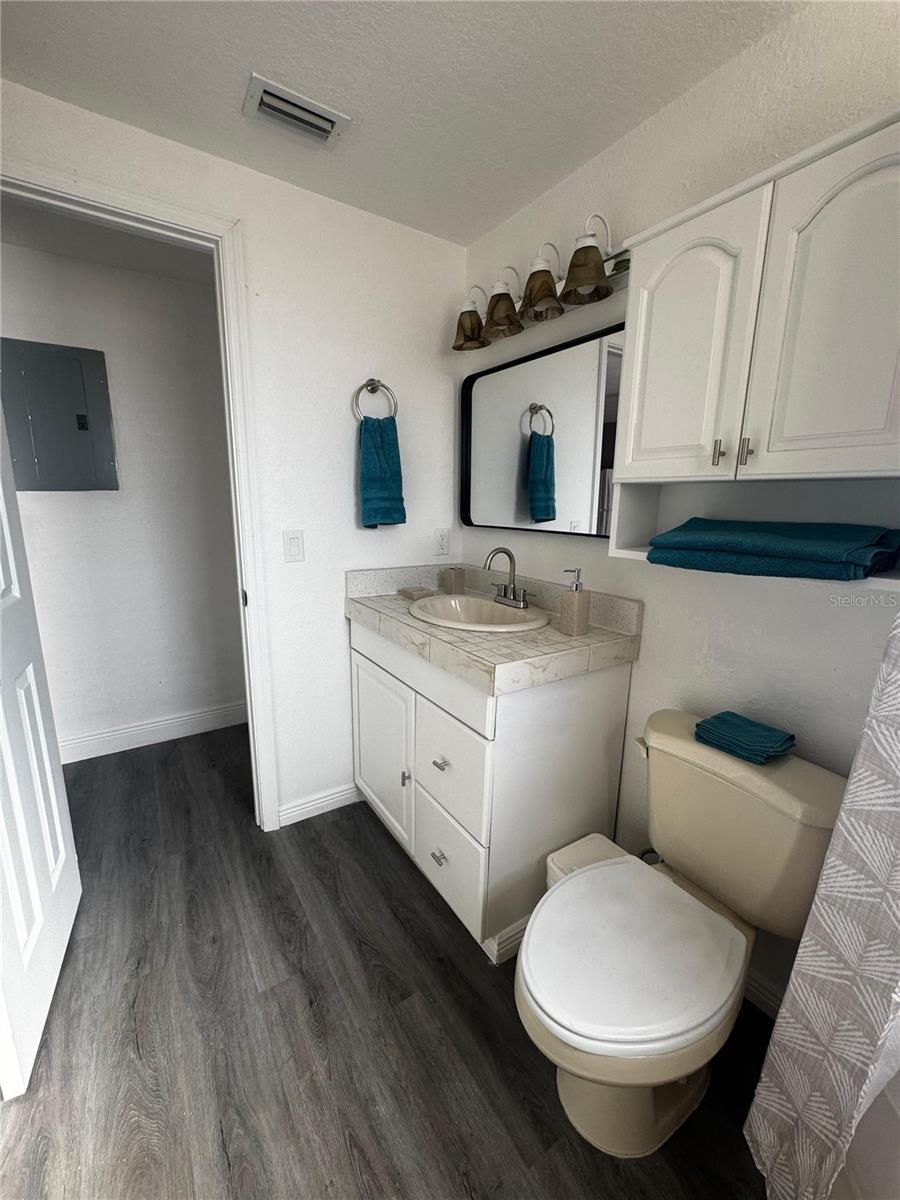 EFFICIENT 2 BATHROOM