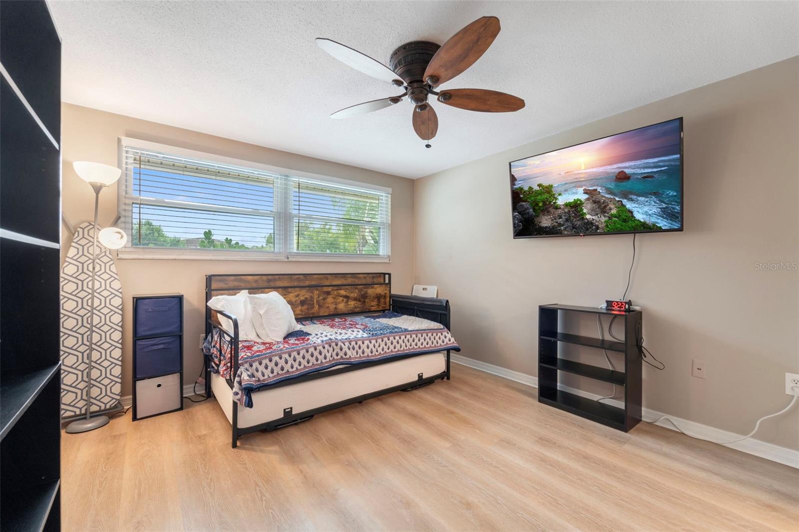 Guest bedroom