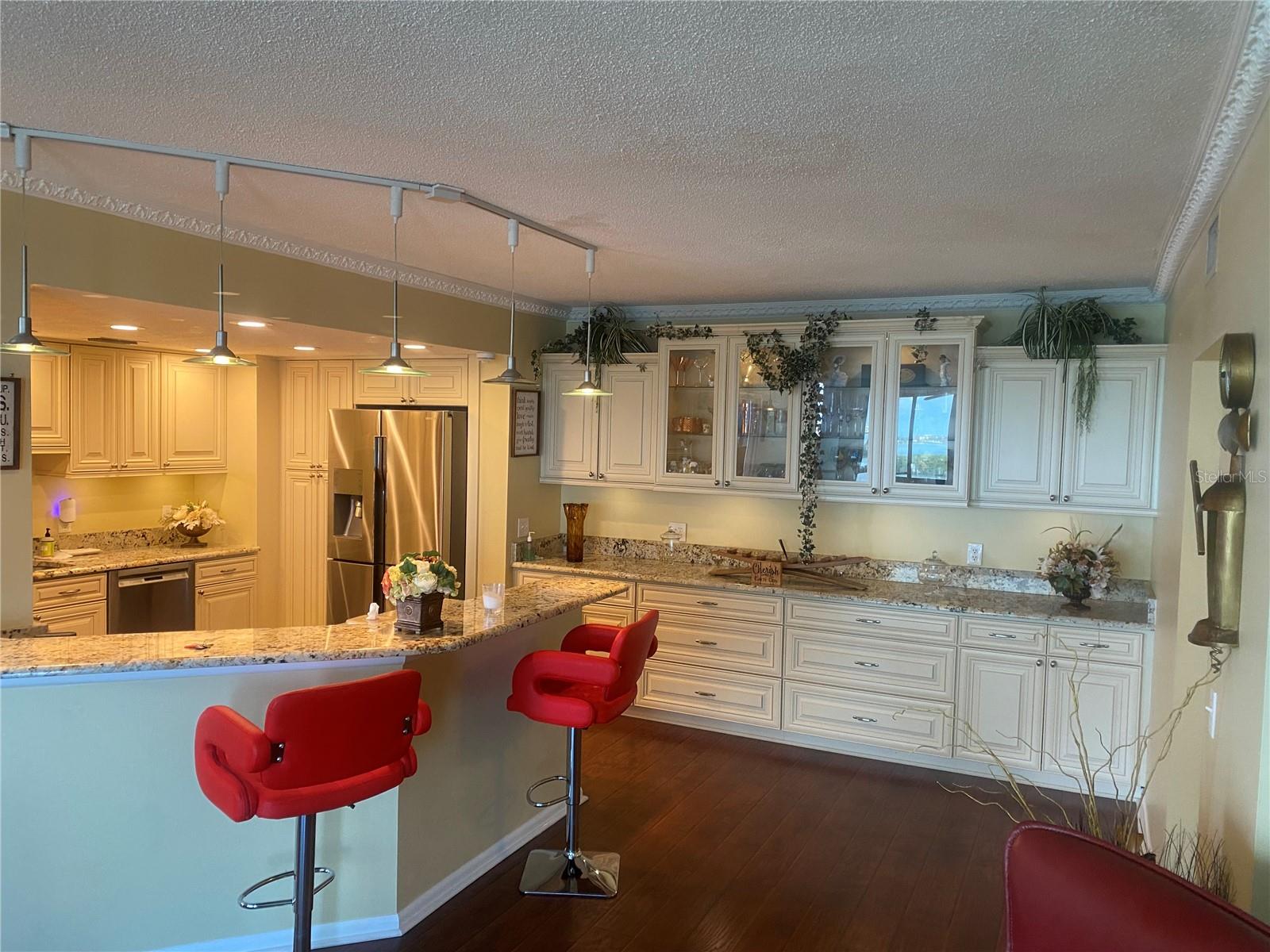 Plenty of Cabinets