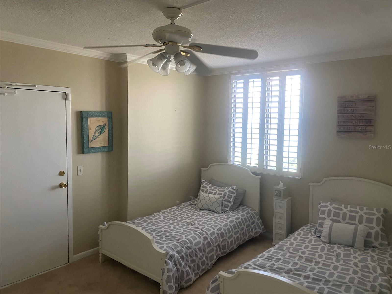 Adjoining Rm w/ seperate entry