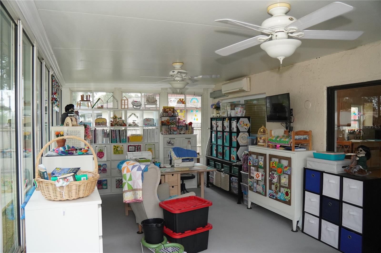 Sunroom/ enclosed Lanai