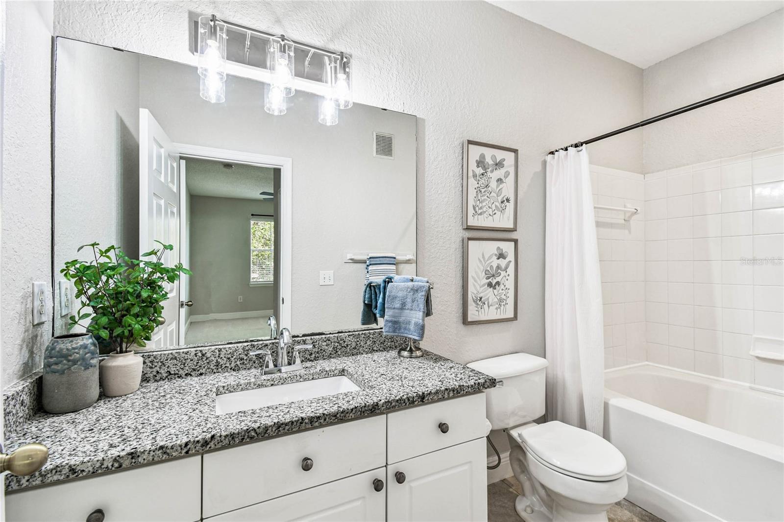Ensuite Bathroom 2