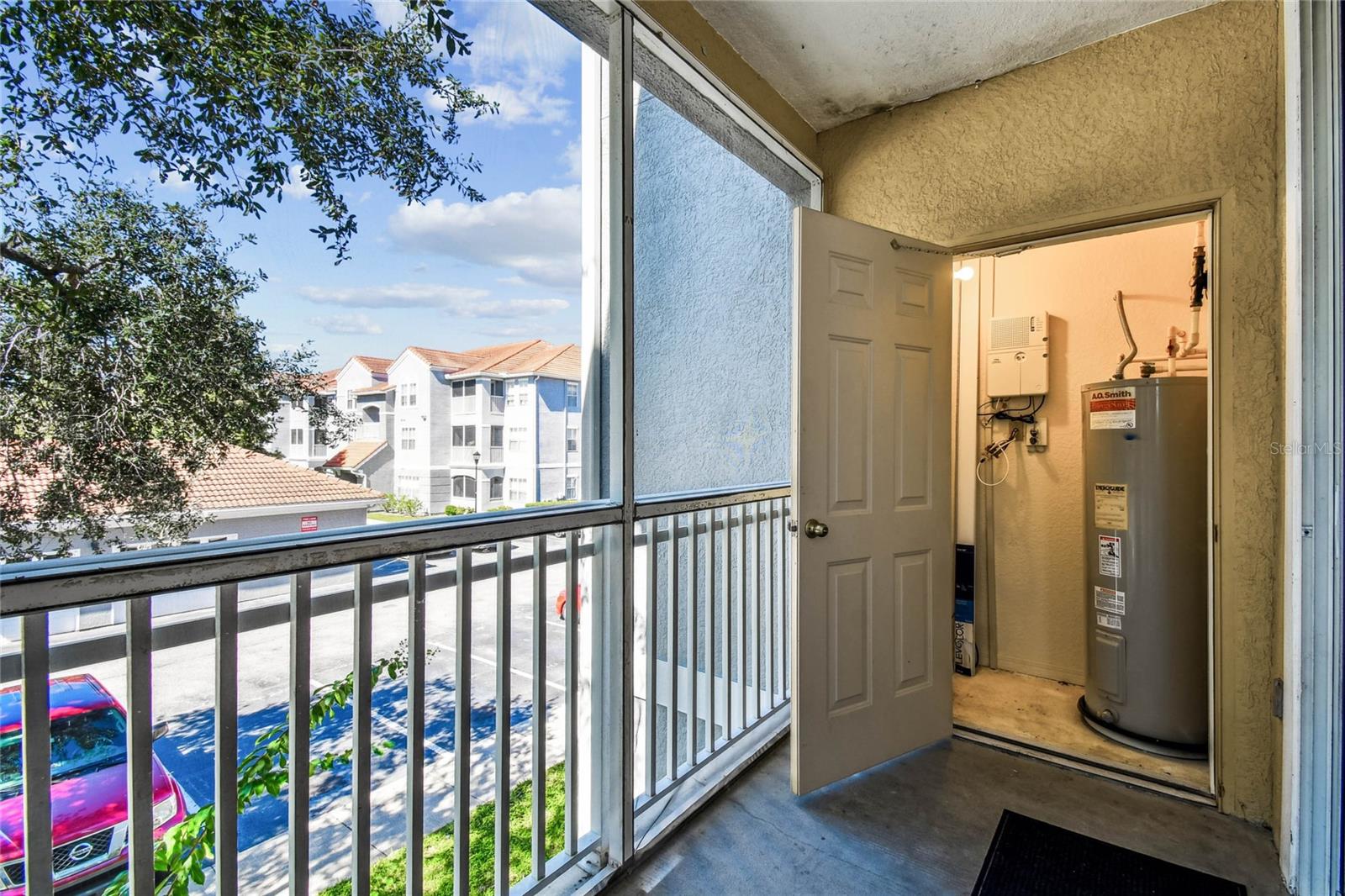 Balcony w/ storage