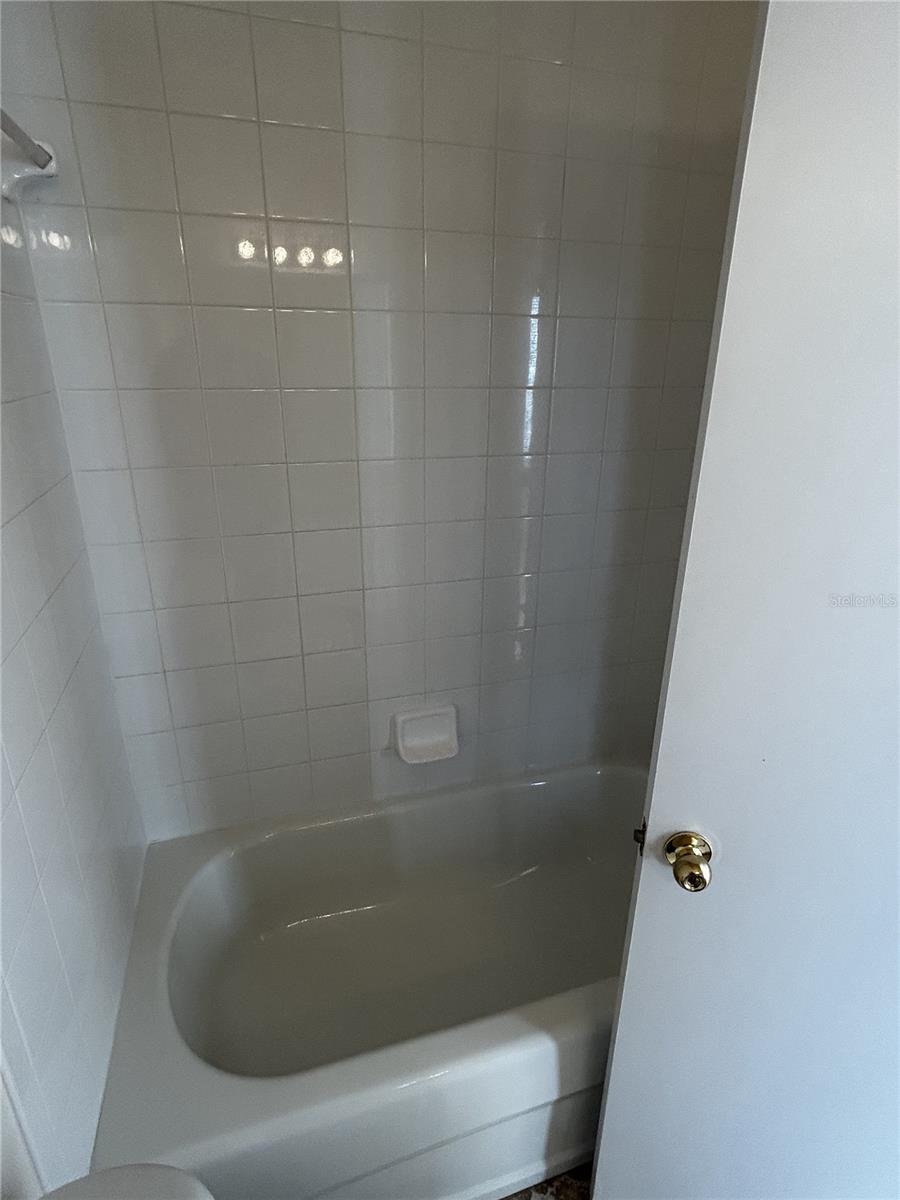 TB8437209