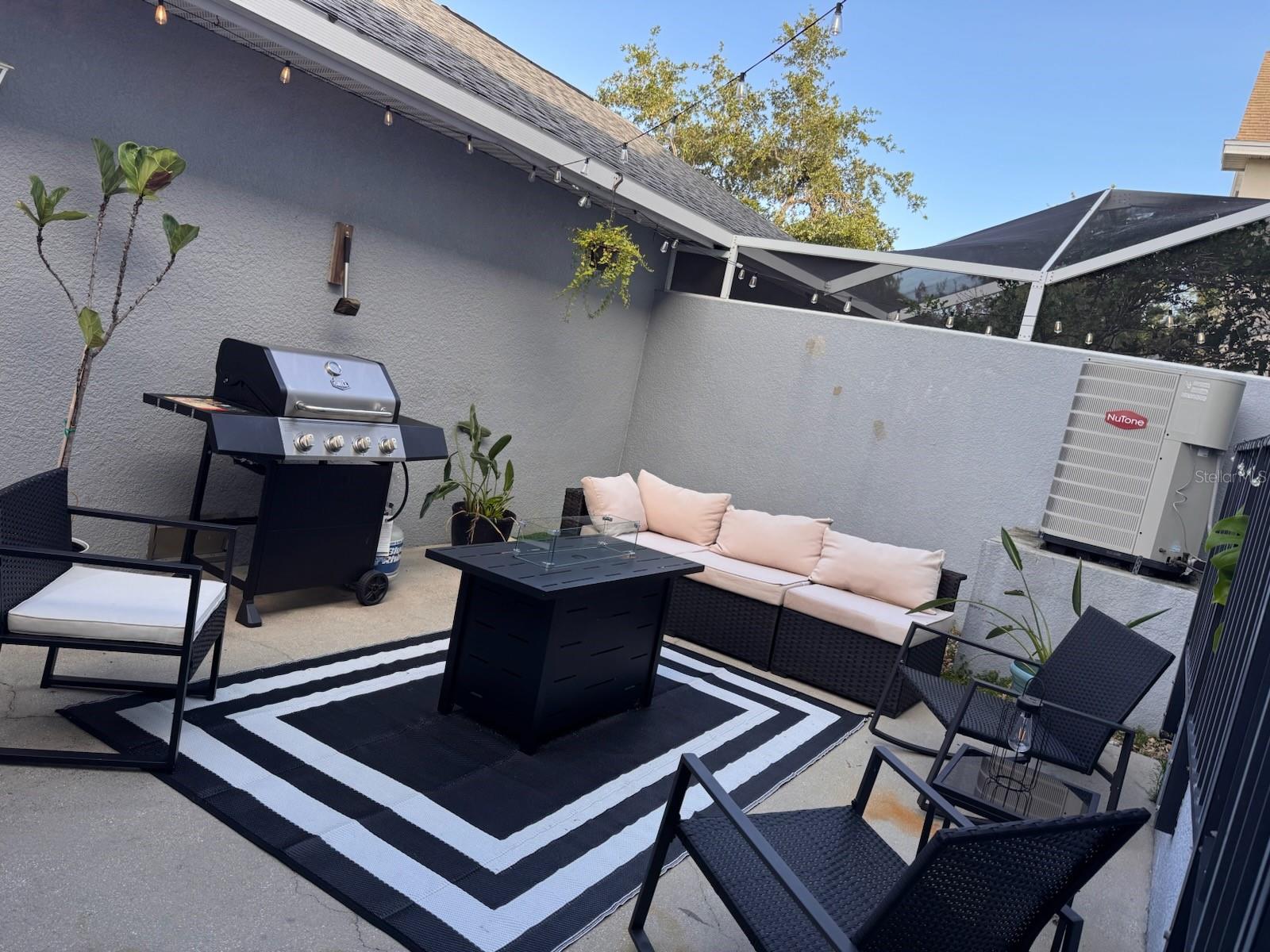 Private courtyard between Garage and House- (furniture not included)